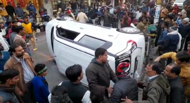 साइकिल सवार छात्र को कार ने 1 किलोमीटर से भी ज्यादा दूरी तक घसीटा , सीसीटीवी वायरल